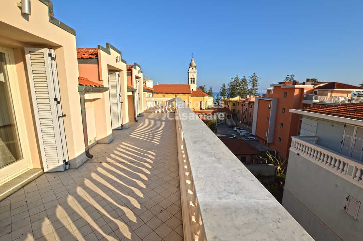 Condominium in Bordighera, Liguria 10931300