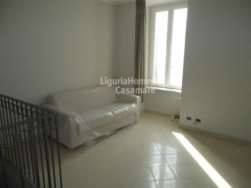 Condominio en Ospedaletti, Liguria 10931333