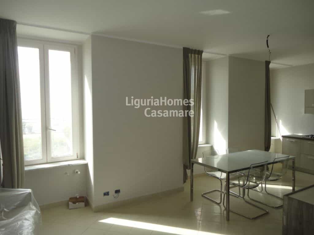 Condominio en Ospedaletti, Liguria 10931333