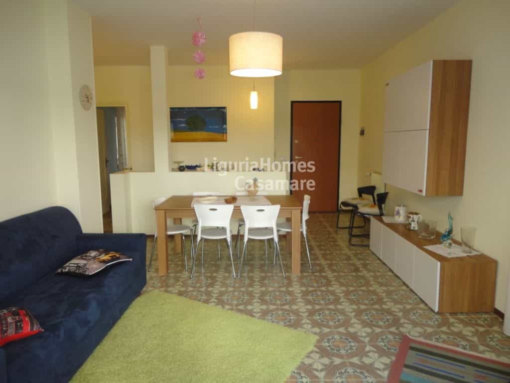 Condominium in Ospedaletti, Liguria 10931337