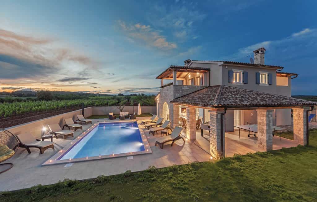 Будинок в Pula, Istria County 10931387