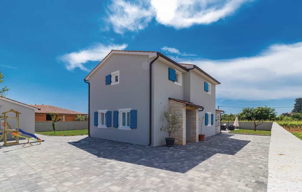 House in Pula, Istria County 10931387
