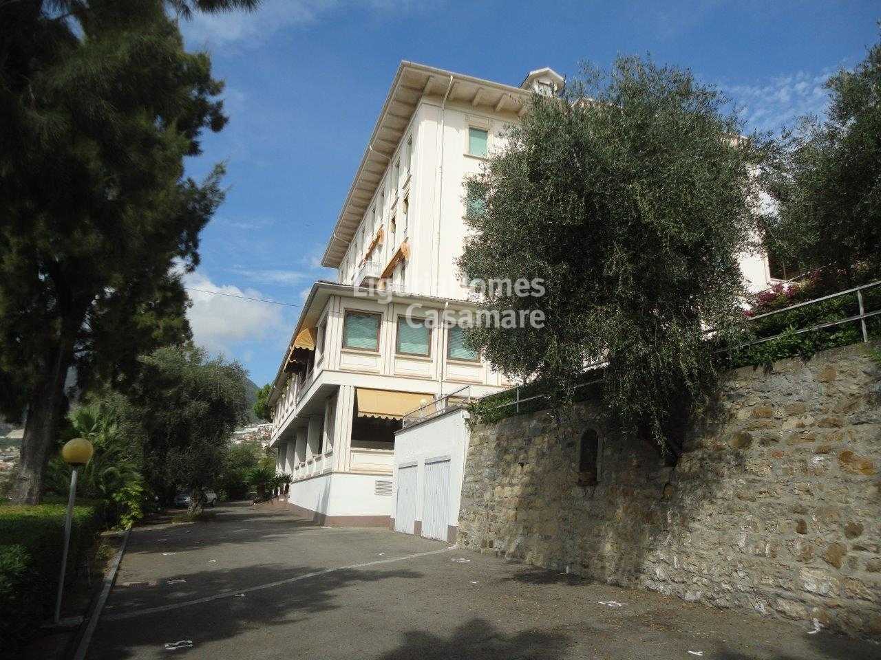 公寓 在 奥斯佩达莱蒂, 利古里亚 10931426
