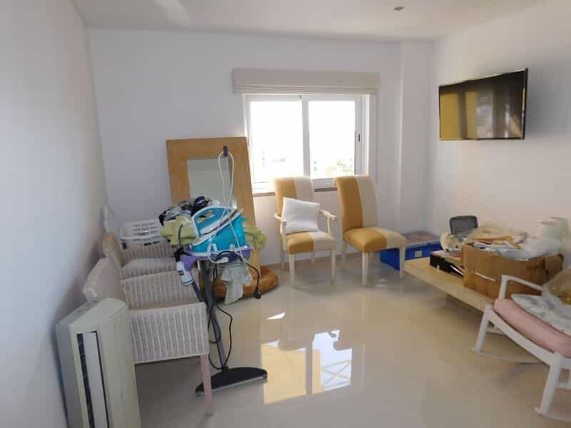 Condominium in Quarteira, Faro 10931453