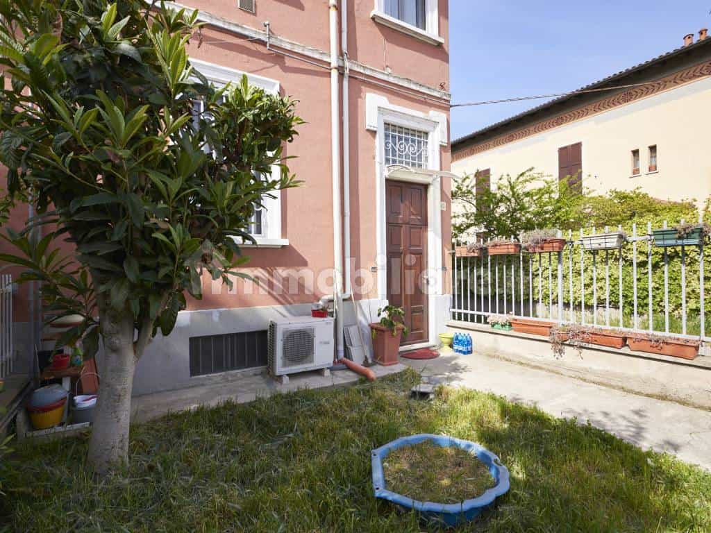 жилой дом в Корсико, Ломбардия 10931465