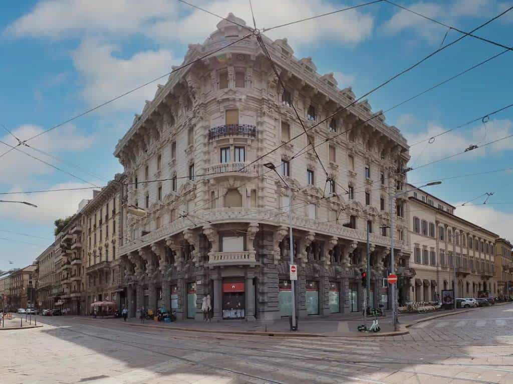 Condominium in Milan, Lombardy 10931472