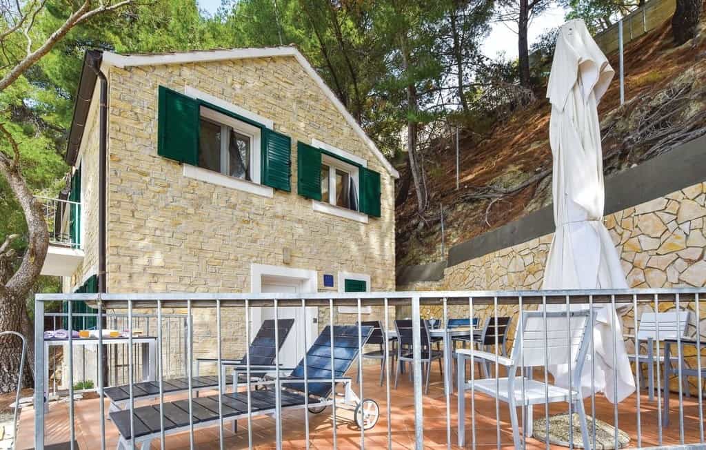 Haus im Jelsa, Split-Dalmatia County 10931563