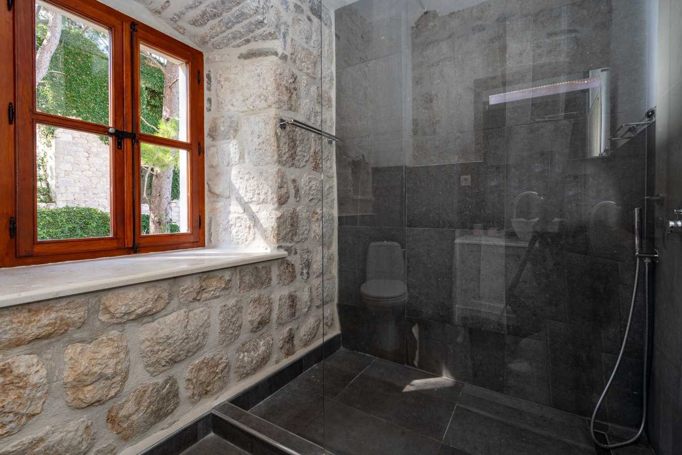Talo sisään Dobrota, Kotor Municipality 10931671