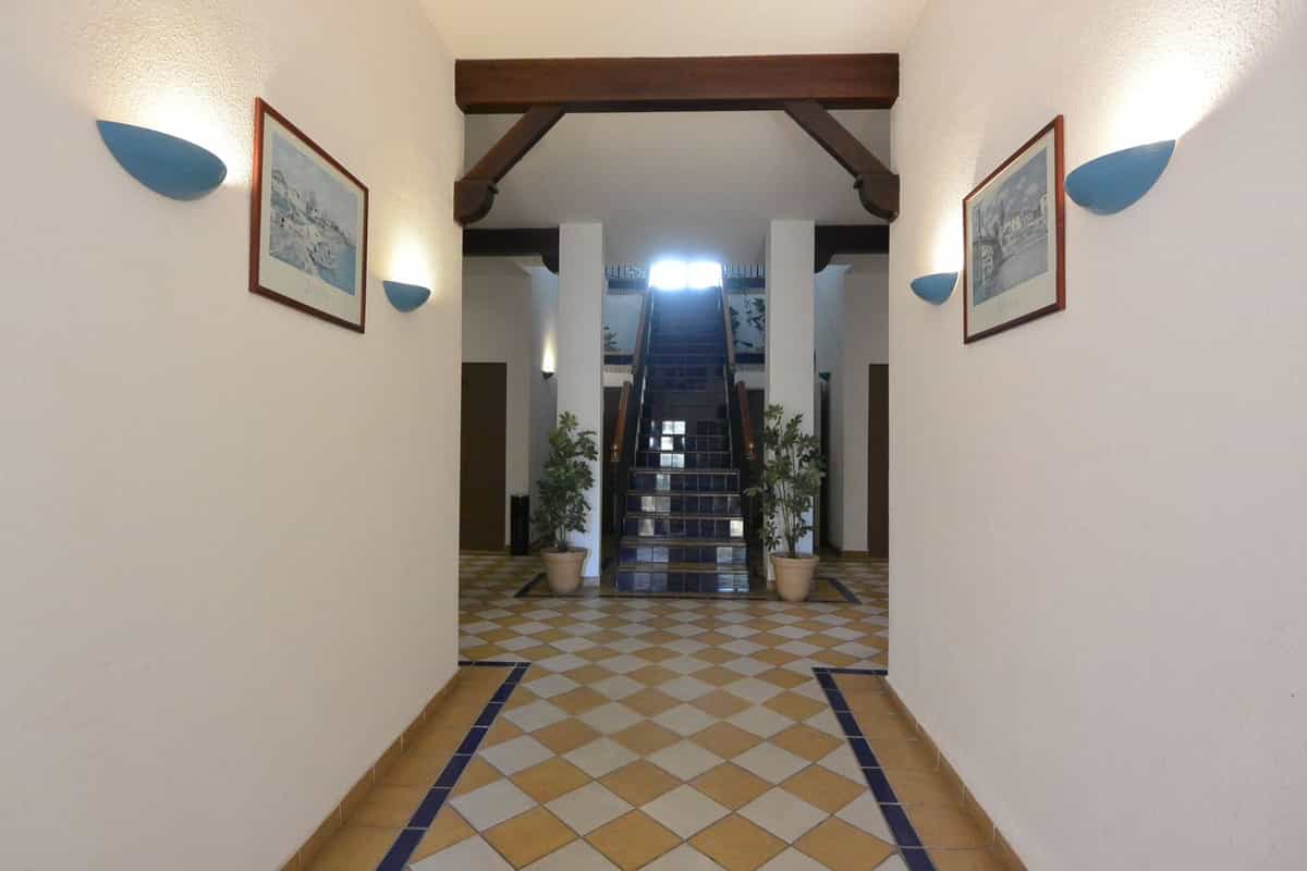 Condominium in Marbella, Andalucía 10931707
