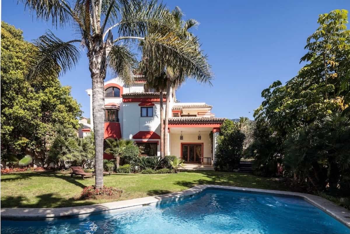 House in Marbella, Andalusia 10931778