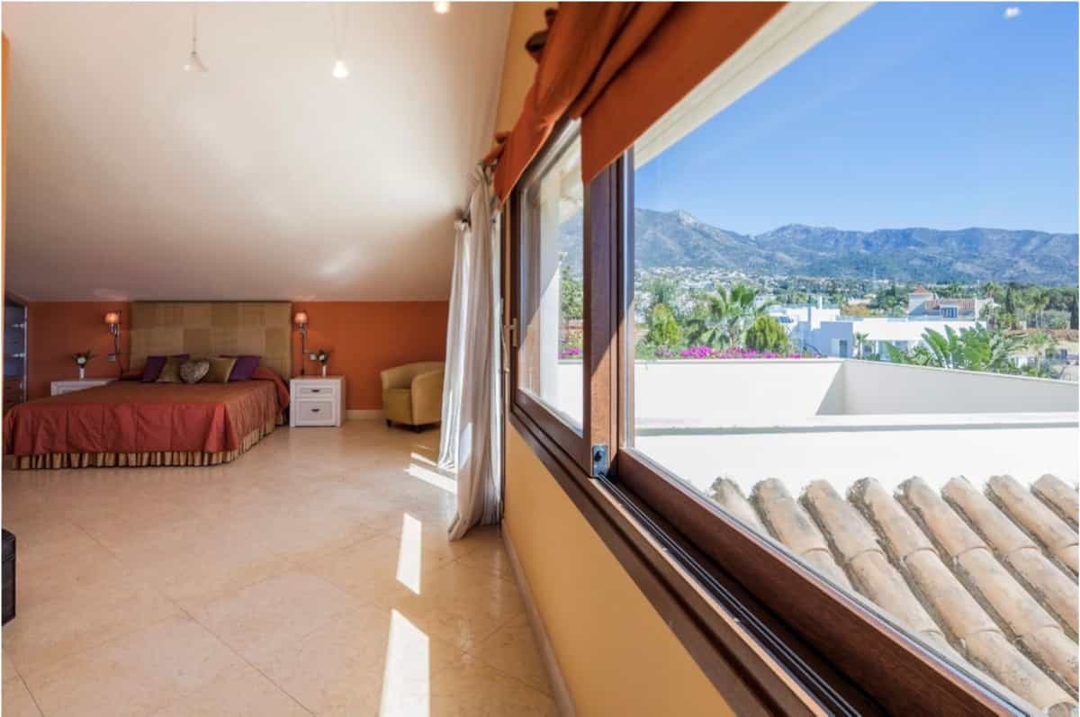 House in Marbella, Andalucía 10931778
