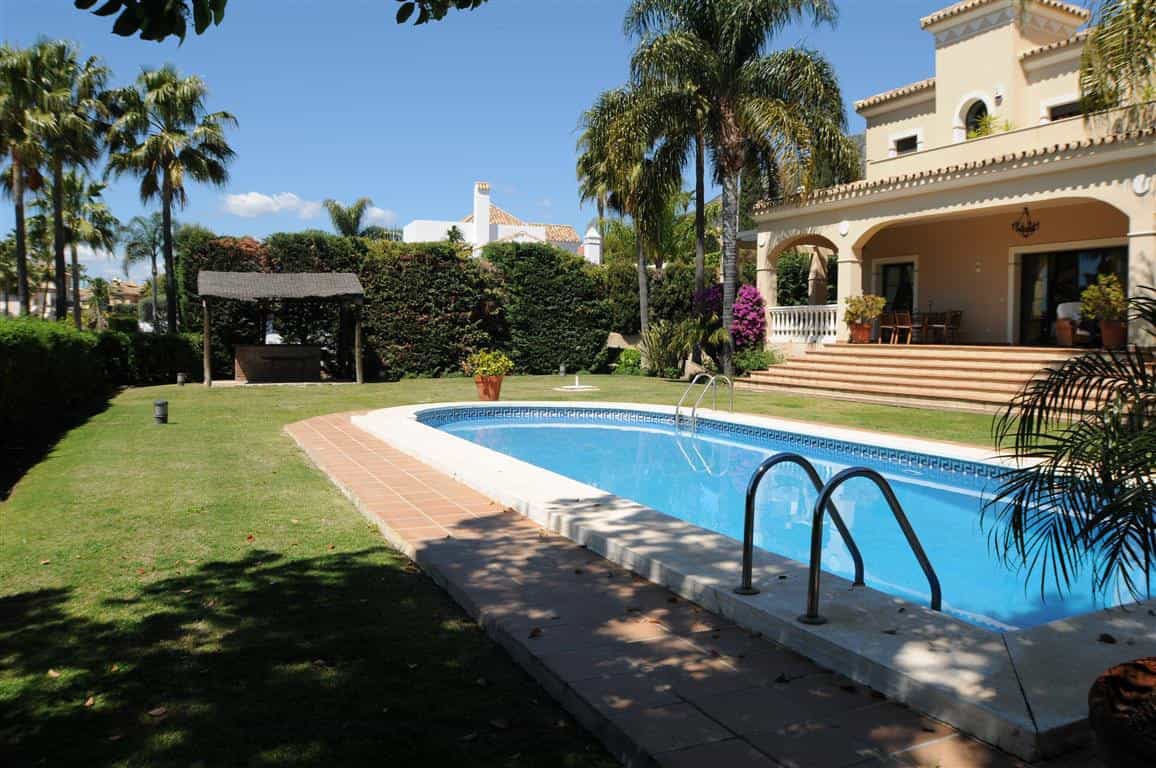 House in Marbella, Andalusia 10931804