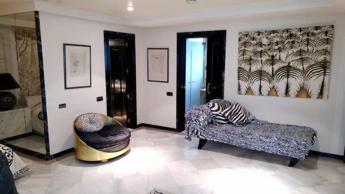 Condominium in Marbella, Andalusia 10931828