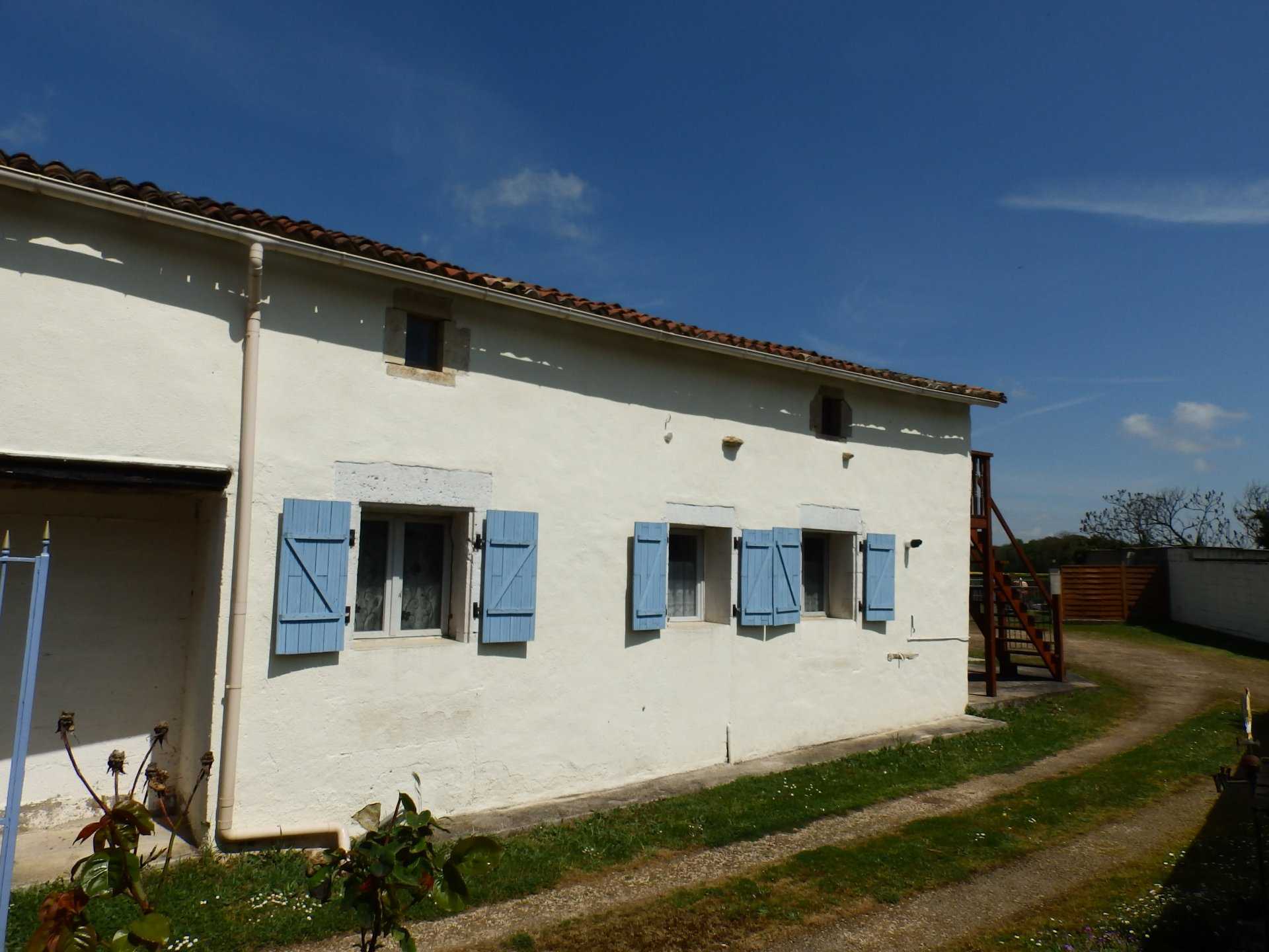 Rumah di Pamproux, Nouvelle-Aquitaine 10932154