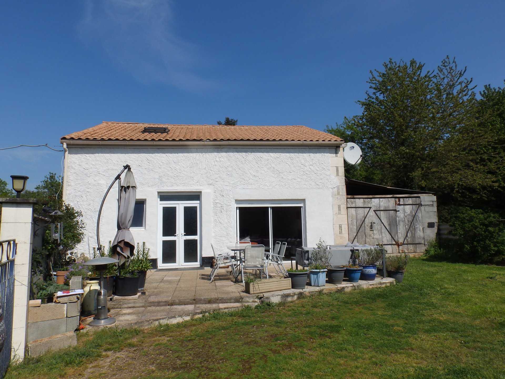 Rumah di Pamproux, Nouvelle-Aquitaine 10932154