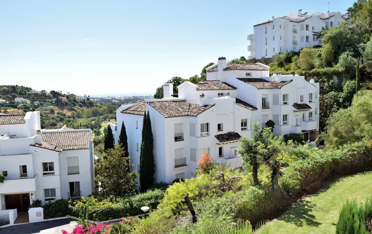 Condominium in San Pedro de Alcantara, Andalusia 10932635
