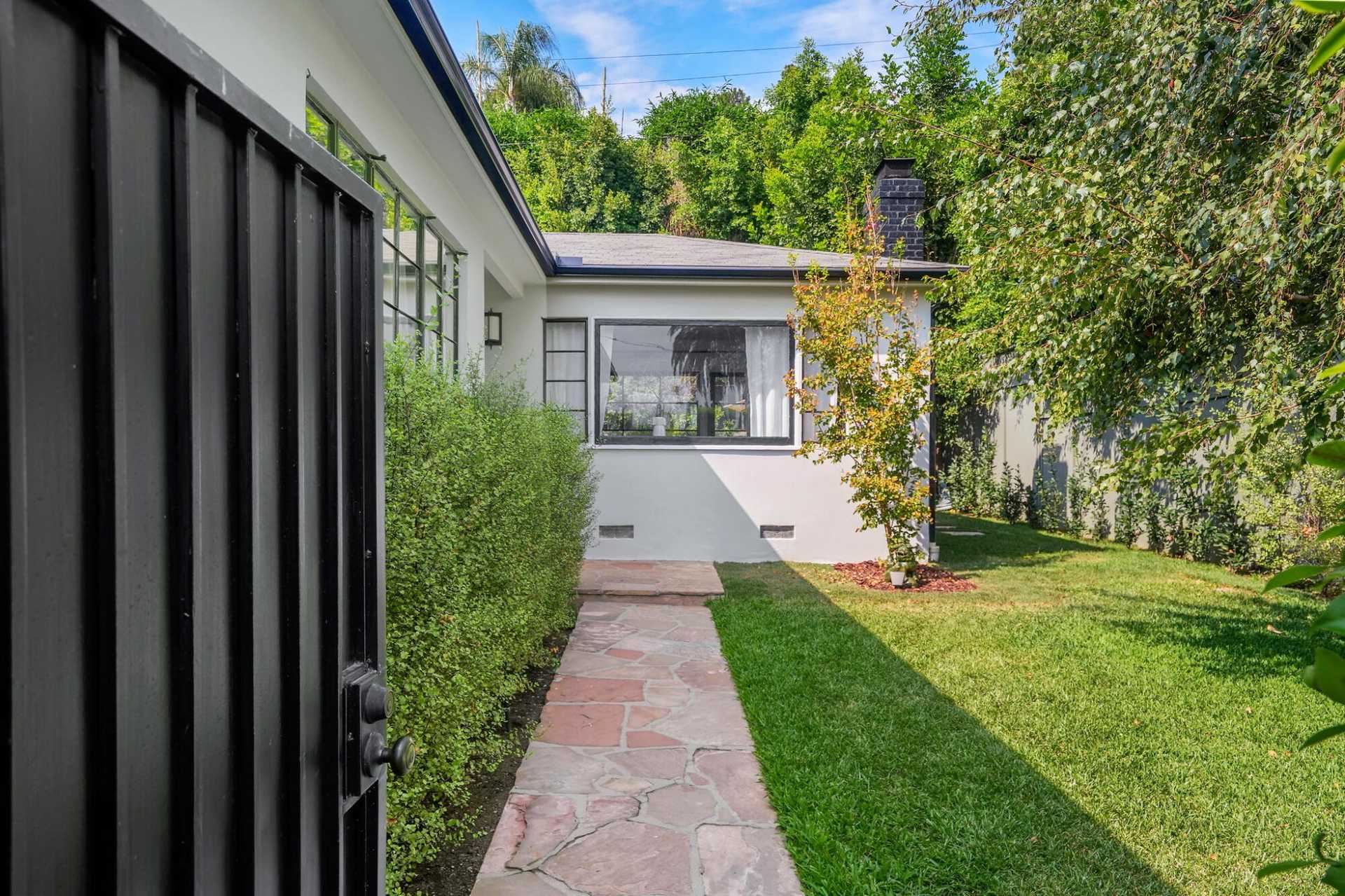 House in West Hollywood, California 10933480