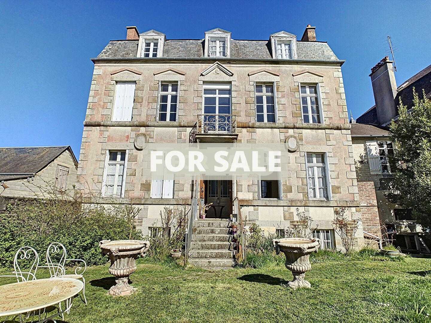 房子 在 Saint-Hilaire-du-Harcouët, Normandie 10934346