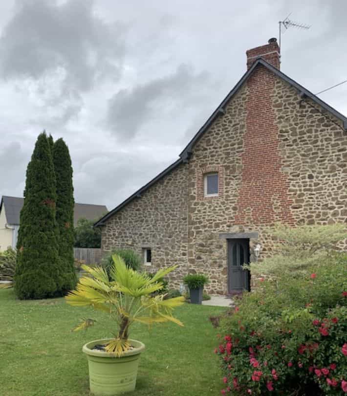 Talo sisään Saint-Georges-Buttavent, Pays de la Loire 10935053