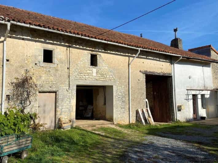 House in Ruffec, Nouvelle-Aquitaine 10935579