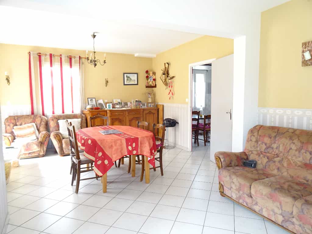 casa no Grandparigny, Normandie 10935999
