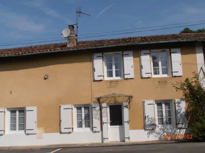 Haus im Villefagnan, Nouvelle-Aquitaine 10936012