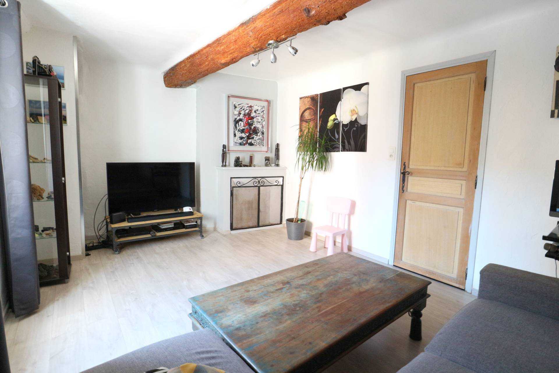 casa no Roquebrune-sur-Argens, Provença-Alpes-Costa Azul 10936096