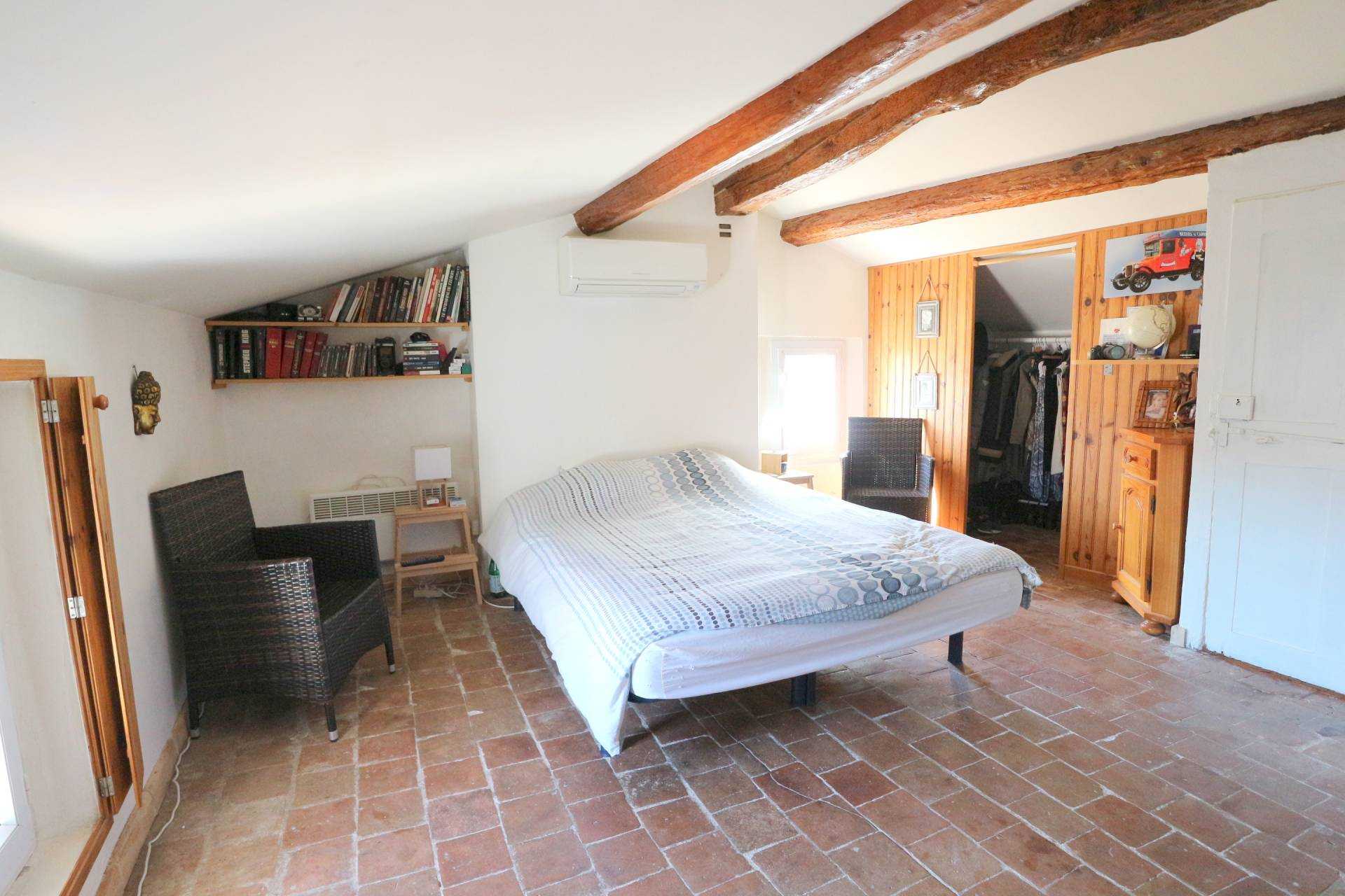 жилой дом в Roquebrune-sur-Argens, Provence-Alpes-Côte d'Azur 10936096