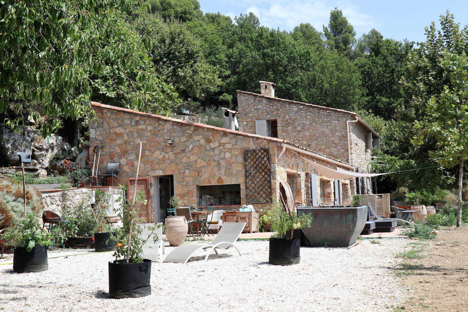 मकान में Montferrat, Provence-Alpes-Côte d'Azur 10936119