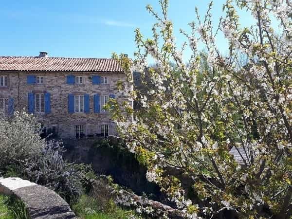 жилой дом в Fouzilhon, Occitanie 10936139