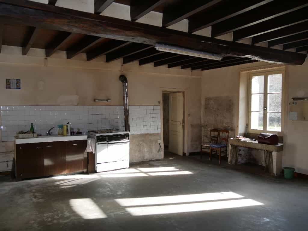 मकान में Lassay-les-Châteaux, Pays de la Loire 10936208