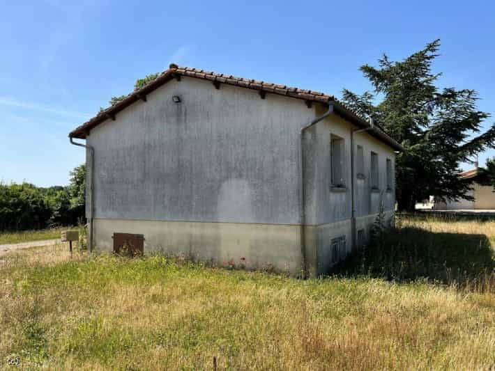 Будинок в Verteuil-sur-Charente, Nouvelle-Aquitaine 10936230