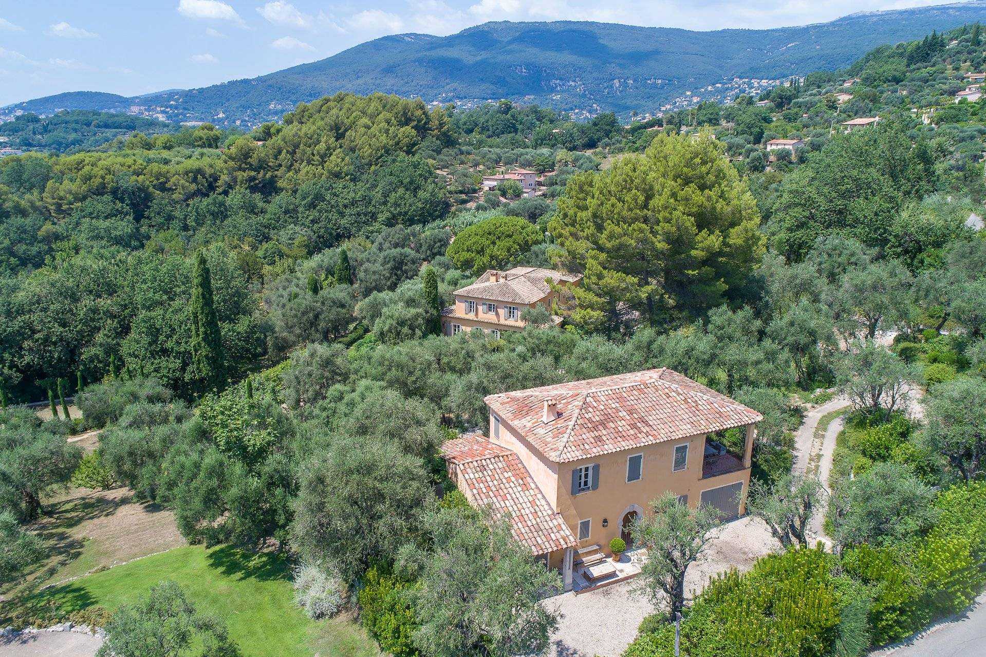 Rumah di Chateauneuf-Grasse, Provence-Alpes-Cote d'Azur 10936338