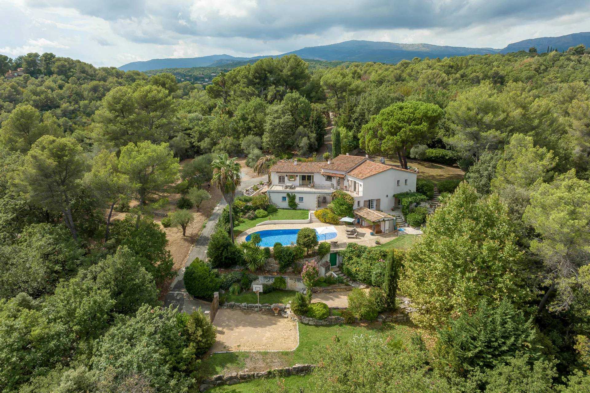 Casa nel Roquefort-les-Pins, Provence-Alpes-Côte d'Azur 10936339
