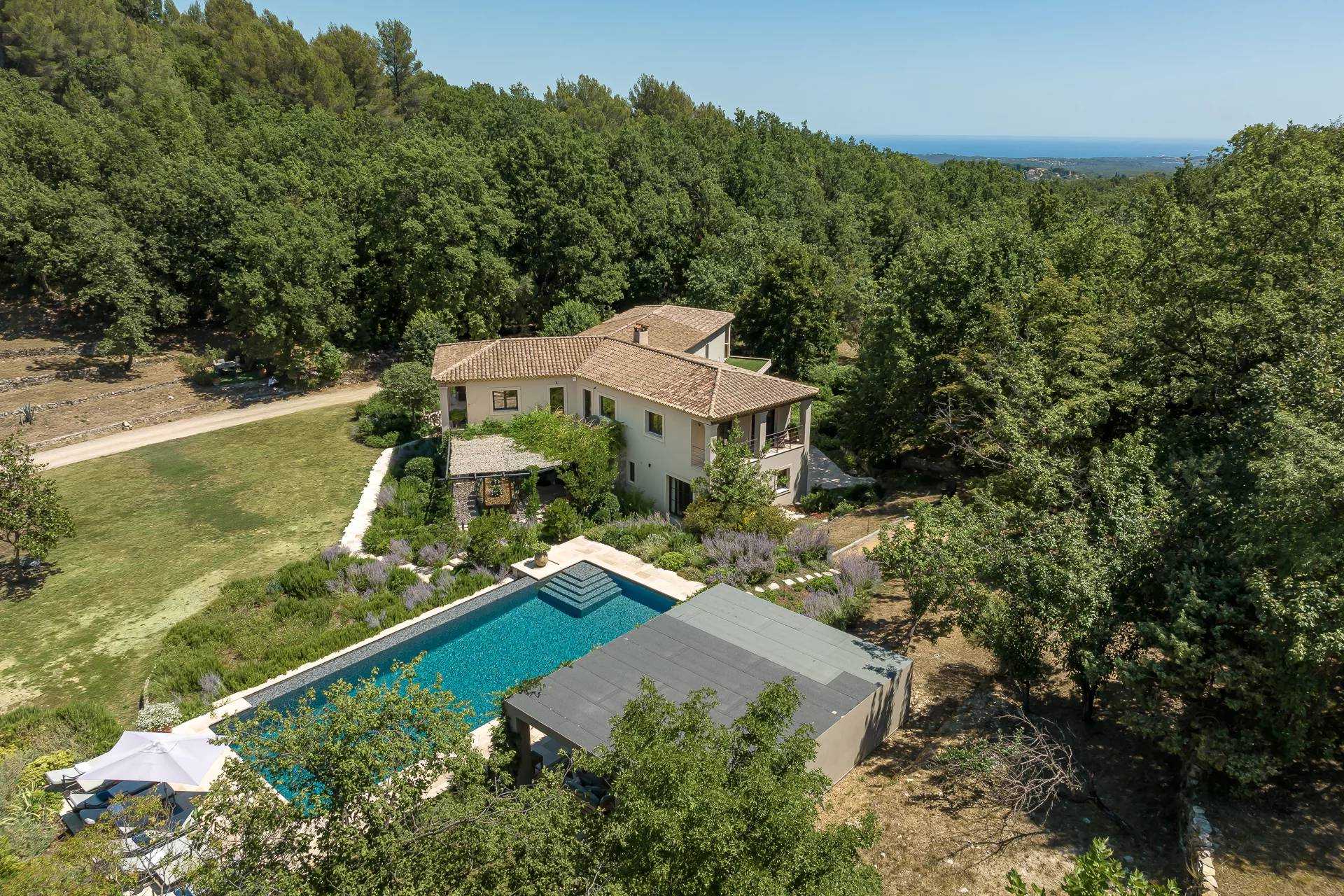 Hus i Chateauneuf-Grasse, Provence-Alpes-Cote d'Azur 10936340
