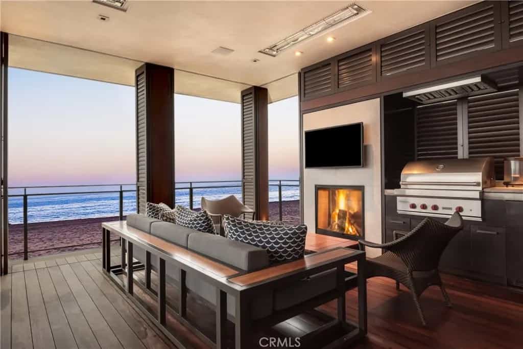 Condominium in Manhattan Beach, California 10936826