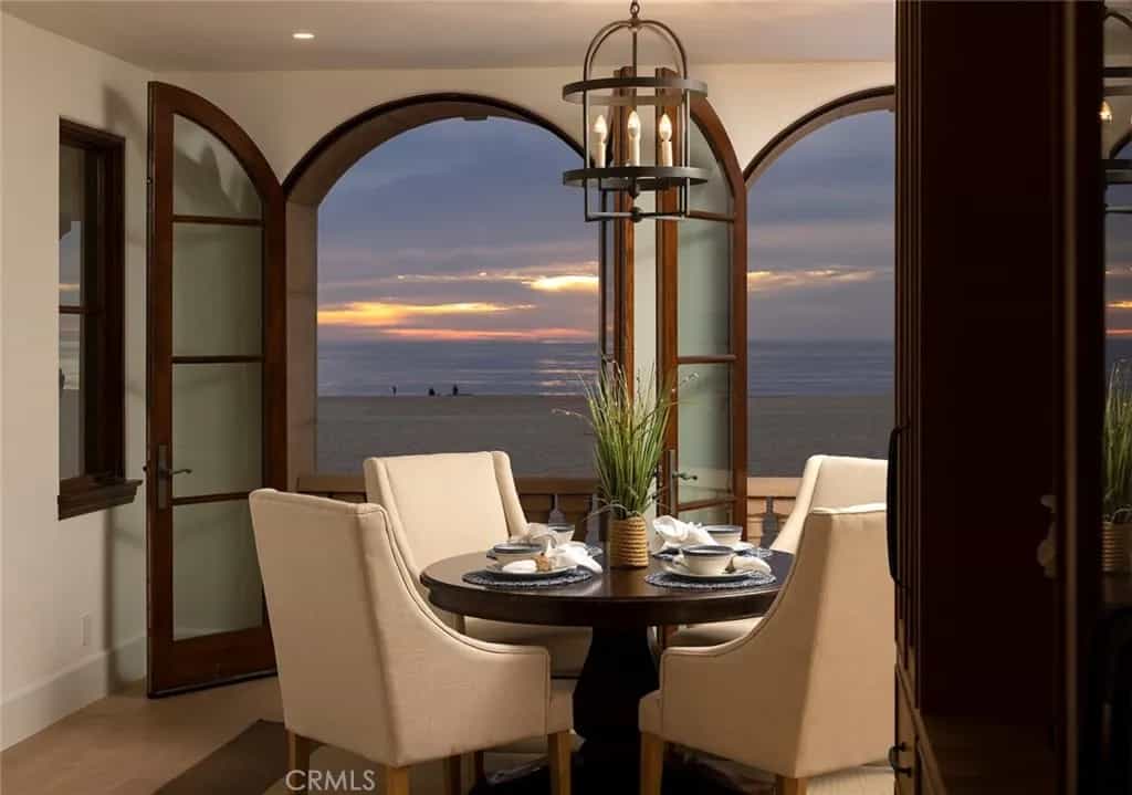 Dom w Hermosa Beach, California 10936835