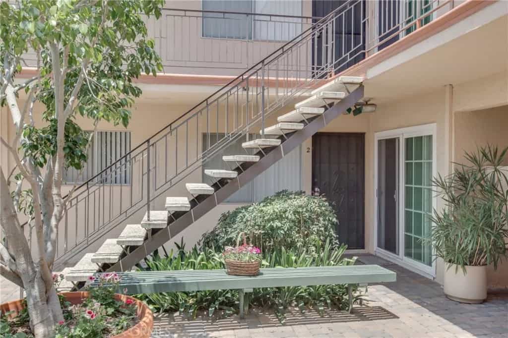 Condominium in Gardena, California 10936851