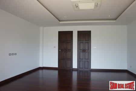 House in Chalong, Phuket 10936855