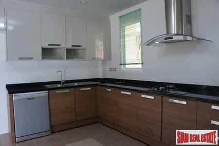 House in Chalong, Phuket 10936855