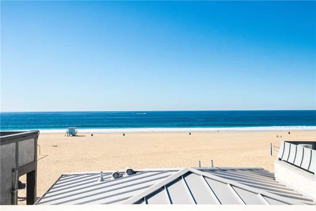 सम्मिलित में Hermosa Beach, California 10936856