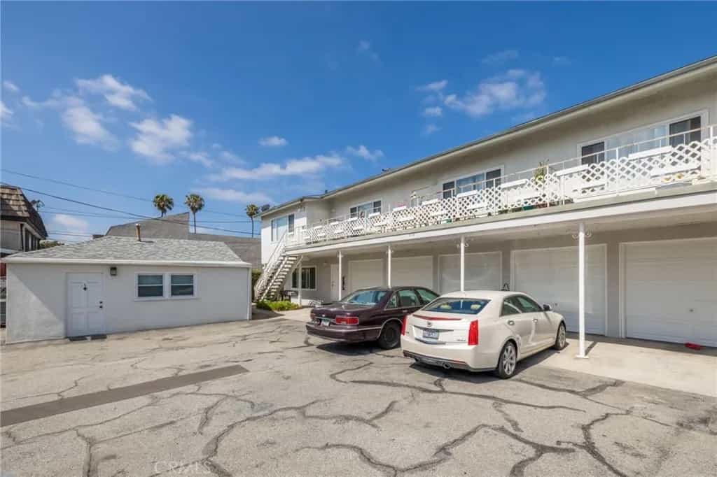 Condominium in Redondo Beach, California 10936873