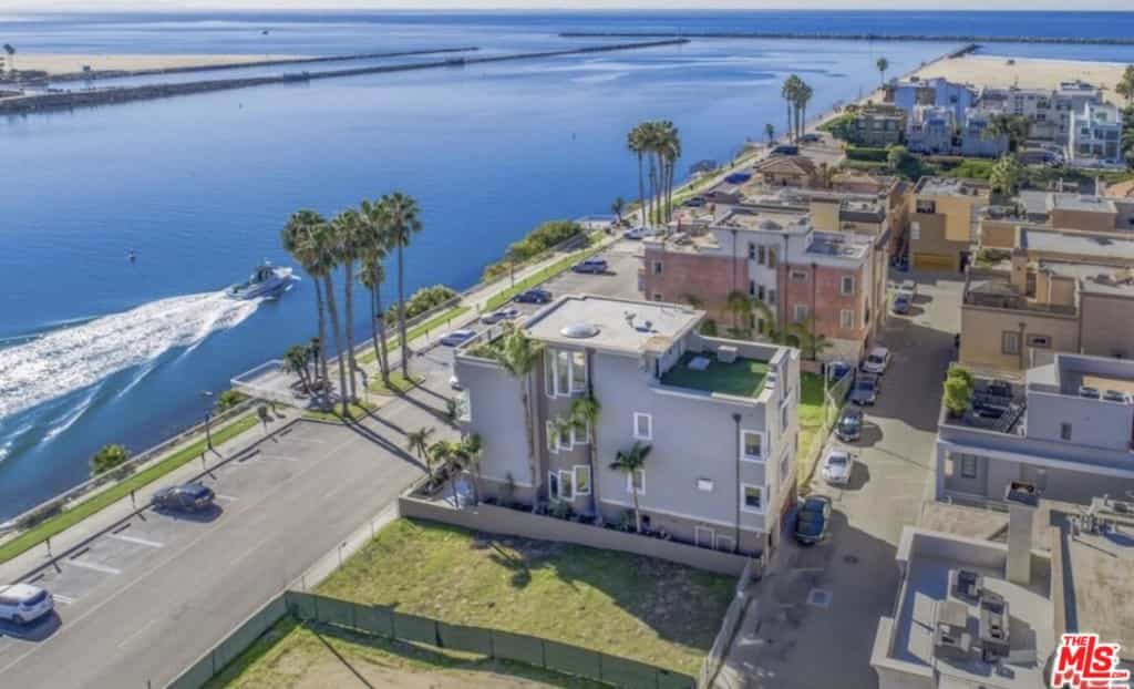Condominium in Marina del Rey, California 10936907