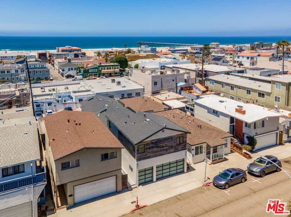 Condominium in Hermosa Beach, California 10936955