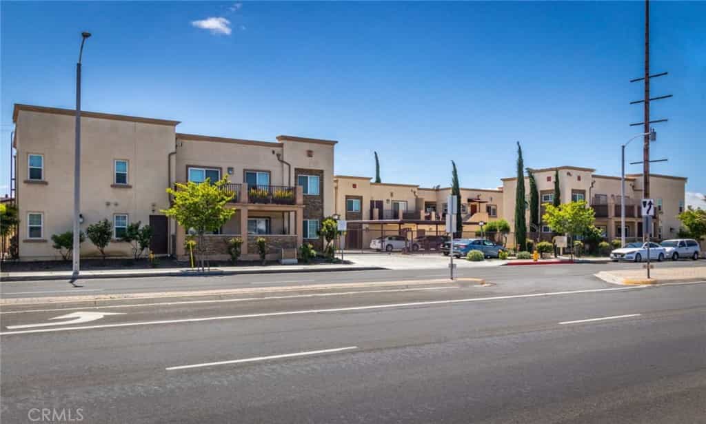 Condominium in Carson, California 10936961