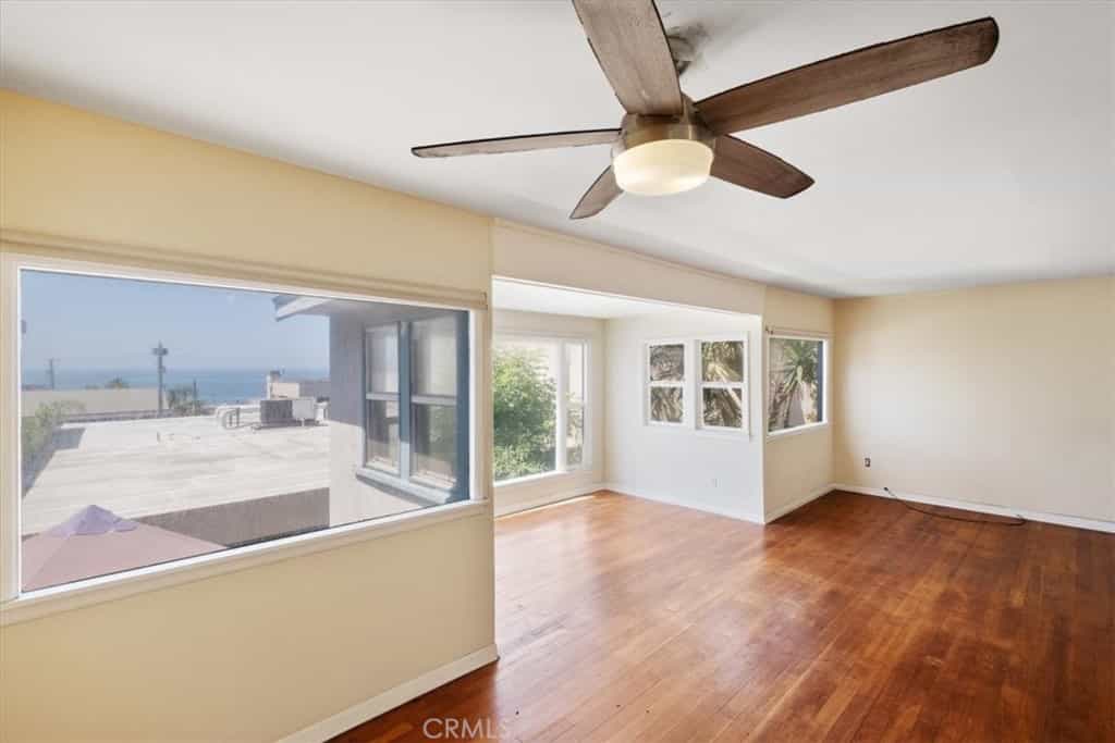 Condominium in Manhattan Beach, California 10937004