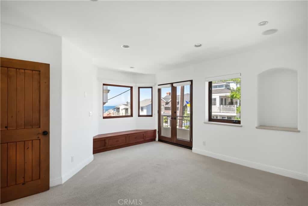 Condominium in Manhattan Beach, California 10937144
