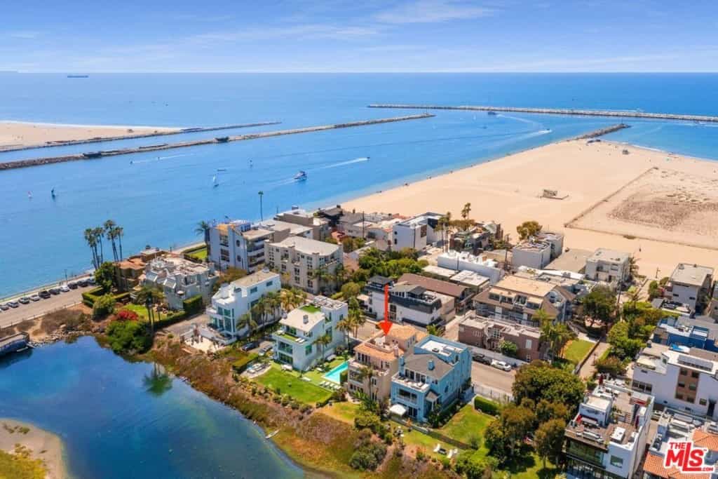 Condominium in Marina del Rey, California 10937160