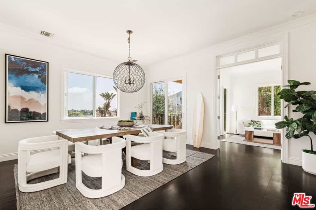 Condominium in Manhattan Beach, California 10937184