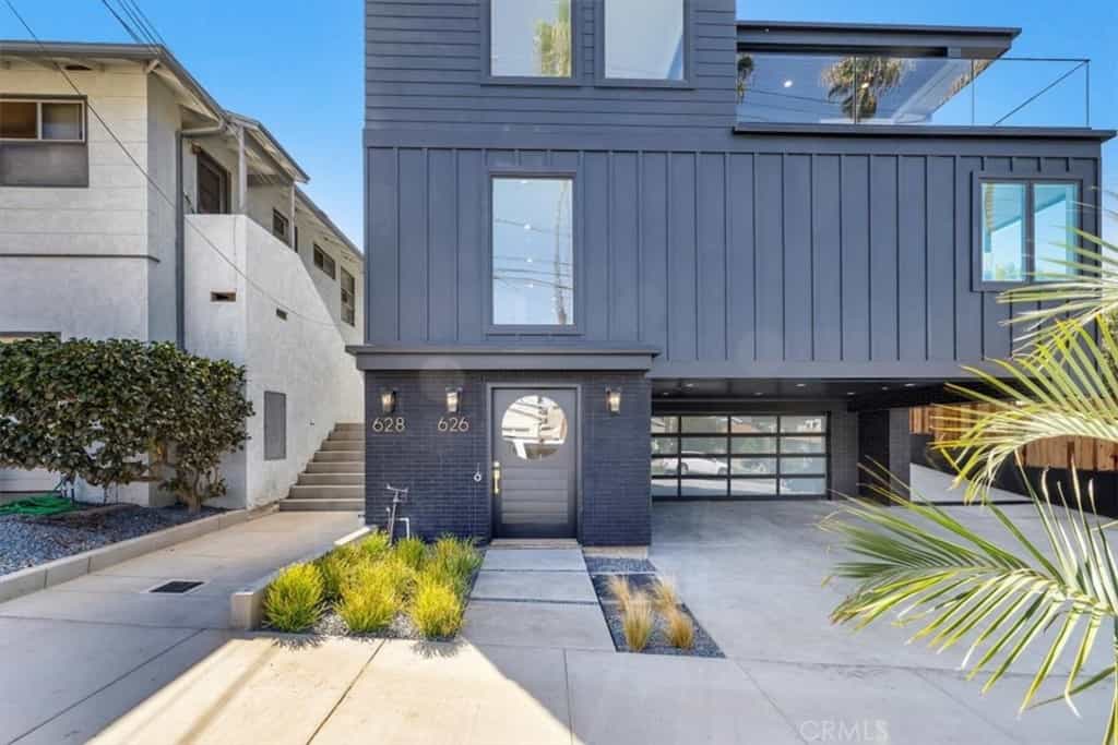 Condominium in Hermosa Beach, California 10937330